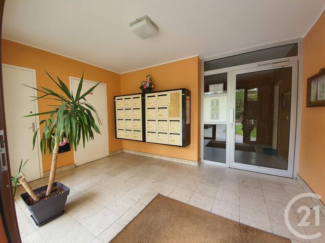 Appartement F3 à vendre - 3 pièces - 66.11 m2 - CANTELEU - 76 - HAUTE-NORMANDIE - Century 21 Bruno Ferrand Appartement F3 à vendre - 3 pièces - 66.11 m2 - CANTELEU - 76 - HAUTE-NORMANDIE - Century 21 Bruno Ferrand
