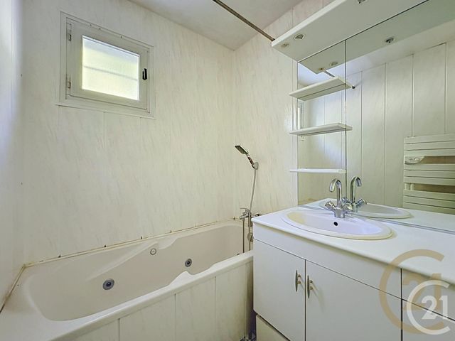 Appartement F3 à vendre - 4 pièces - 62.66 m2 - DEVILLE LES ROUEN - 76 - HAUTE-NORMANDIE - Century 21 Bruno Ferrand