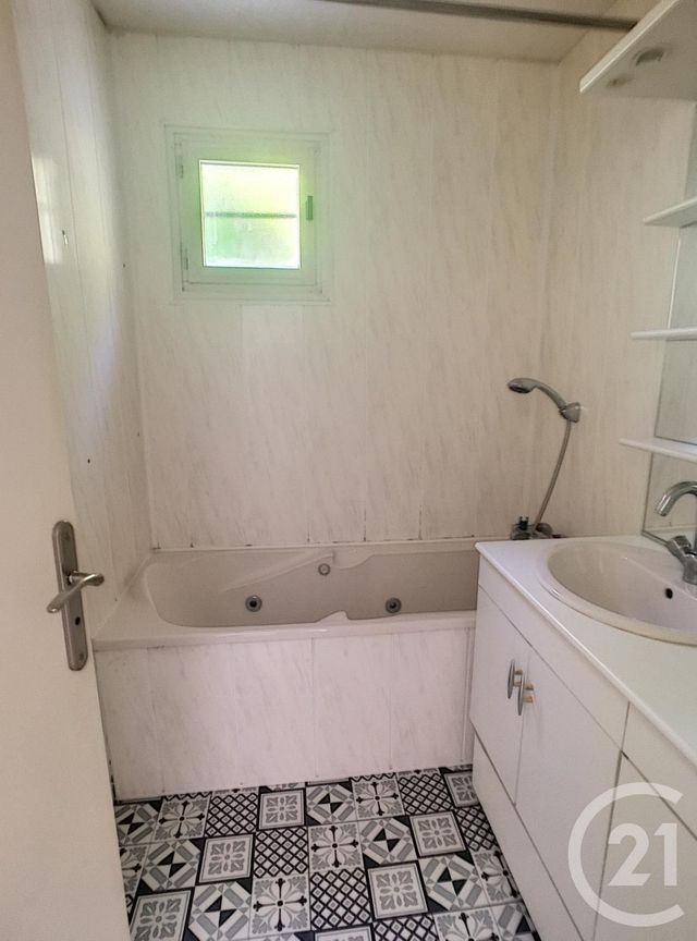 Appartement F3 à vendre - 4 pièces - 62.66 m2 - DEVILLE LES ROUEN - 76 - HAUTE-NORMANDIE - Century 21 Bruno Ferrand