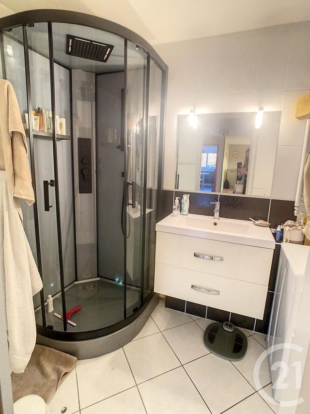 Appartement F3 à louer - 4 pièces - 83.9 m2 - DEVILLE LES ROUEN - 76 - HAUTE-NORMANDIE - Century 21 Bruno Ferrand