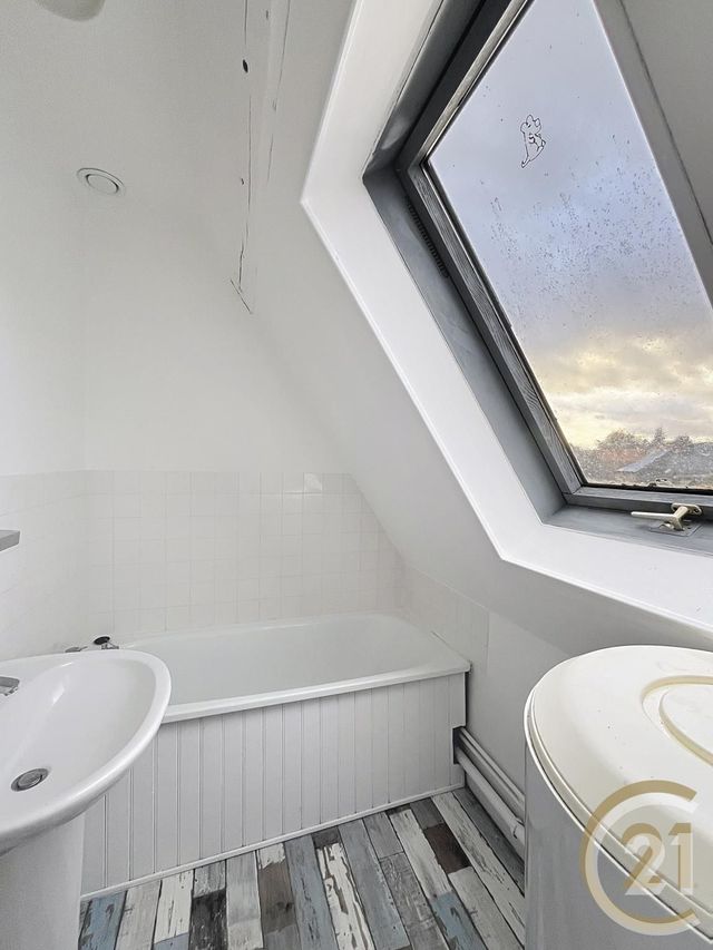 Appartement F1 à louer - 1 pièce - 19.5 m2 - PONT DE L ARCHE - 27 - HAUTE-NORMANDIE - Century 21 Bruno Ferrand