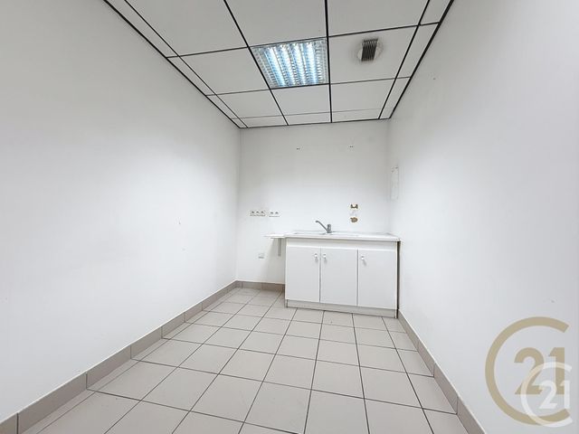 Appartement Local à vendre - 7 pièces - 190.0 m2 - NOTRE DAME DE BONDEVILLE - 76 - HAUTE-NORMANDIE - Century 21 Bruno Ferrand