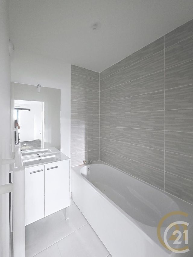 Appartement F3 à louer - 3 pièces - 68.36 m2 - SOTTEVILLE LES ROUEN - 76 - HAUTE-NORMANDIE - Century 21 Bruno Ferrand