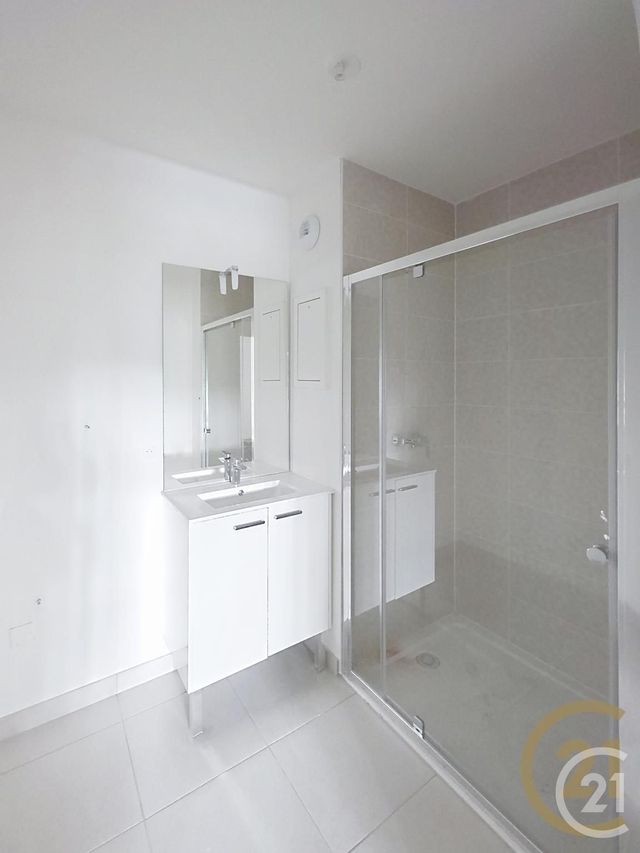 Appartement F3 à louer - 3 pièces - 68.36 m2 - SOTTEVILLE LES ROUEN - 76 - HAUTE-NORMANDIE - Century 21 Bruno Ferrand