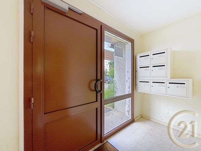 Afficher la photo en grand Appartement F2 à vendre - 2 pièces - 43.74 m2 - DEVILLE LES ROUEN - 76 - HAUTE-NORMANDIE - Century 21 Bruno Ferrand