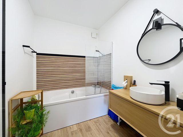 Afficher la photo en grand Appartement F3 à vendre - 3 pièces - 73.9 m2 - DEVILLE LES ROUEN - 76 - HAUTE-NORMANDIE - Century 21 Bruno Ferrand