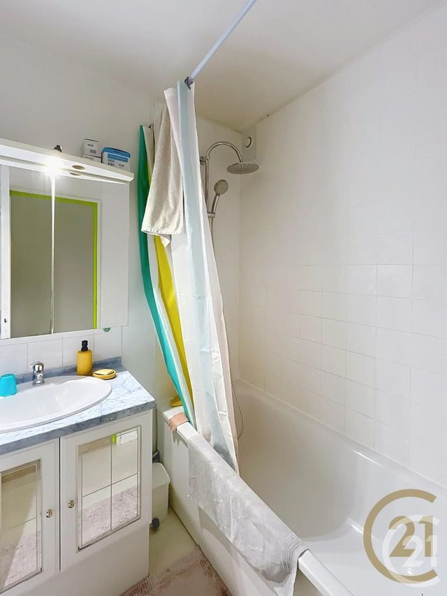 Appartement F3 à louer - 3 pièces - 64.2 m2 - DEVILLE LES ROUEN - 76 - HAUTE-NORMANDIE - Century 21 Bruno Ferrand