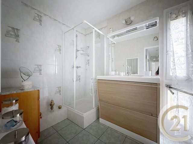 Appartement T4 à vendre - 4 pièces - 85.03 m2 - DEVILLE LES ROUEN - 76 - HAUTE-NORMANDIE - Century 21 Bruno Ferrand