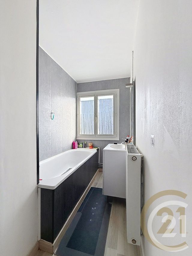 Appartement F2 à vendre - 2 pièces - 41.11 m2 - DEVILLE LES ROUEN - 76 - HAUTE-NORMANDIE - Century 21 Bruno Ferrand