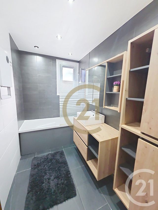 Appartement F4 à louer - 4 pièces - 75.08 m2 - DEVILLE LES ROUEN - 76 - HAUTE-NORMANDIE - Century 21 Bruno Ferrand