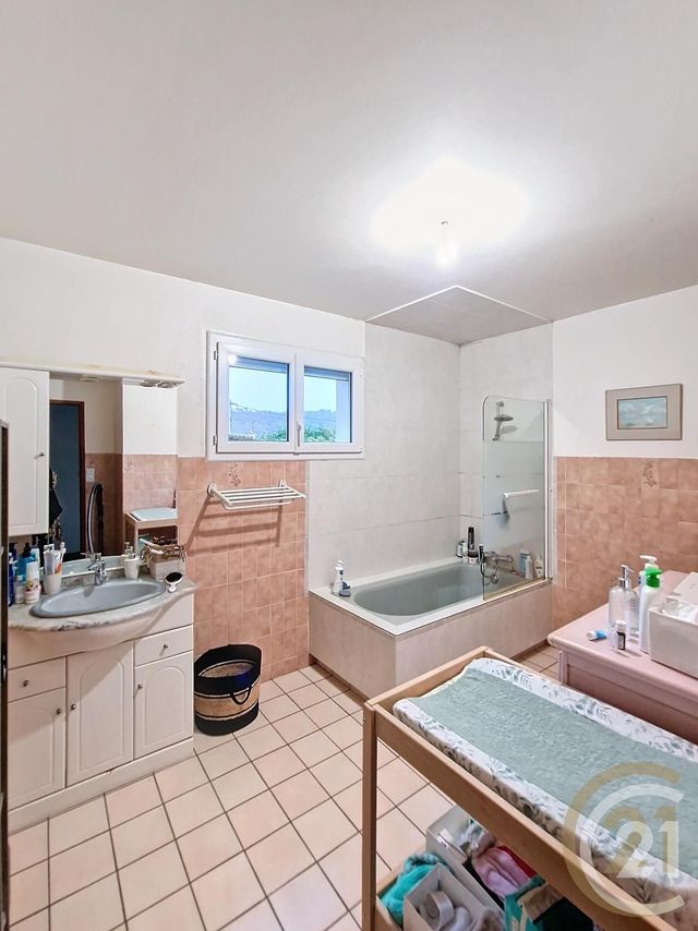 maison à louer - 6 pièces - 120.08 m2 - NOTRE DAME DE BONDEVILLE - 76 - HAUTE-NORMANDIE - Century 21 Bruno Ferrand