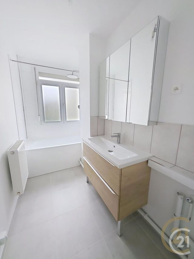 Appartement F3 à louer - 4 pièces - 67.99 m2 - DEVILLE LES ROUEN - 76 - HAUTE-NORMANDIE - Century 21 Bruno Ferrand