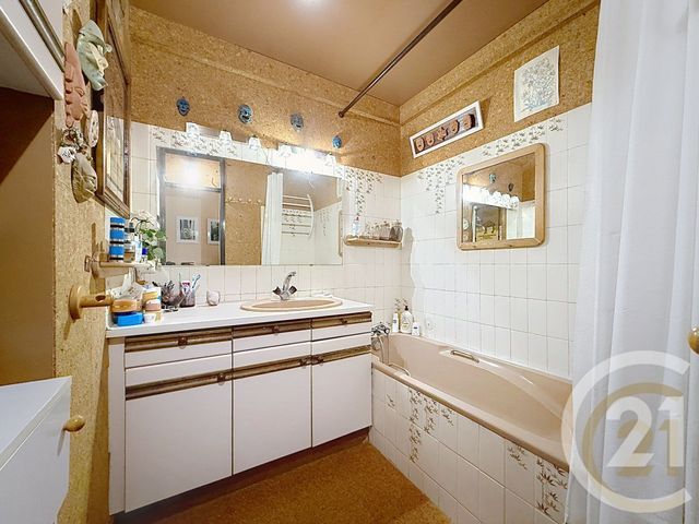 Appartement F5 à vendre - 5 pièces - 92.54 m2 - DEVILLE LES ROUEN - 76 - HAUTE-NORMANDIE - Century 21 Bruno Ferrand