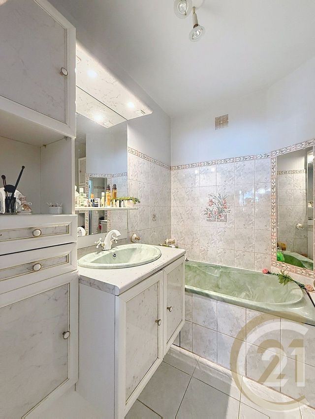 Appartement F4 à vendre - 4 pièces - 75.7 m2 - DEVILLE LES ROUEN - 76 - HAUTE-NORMANDIE - Century 21 Bruno Ferrand