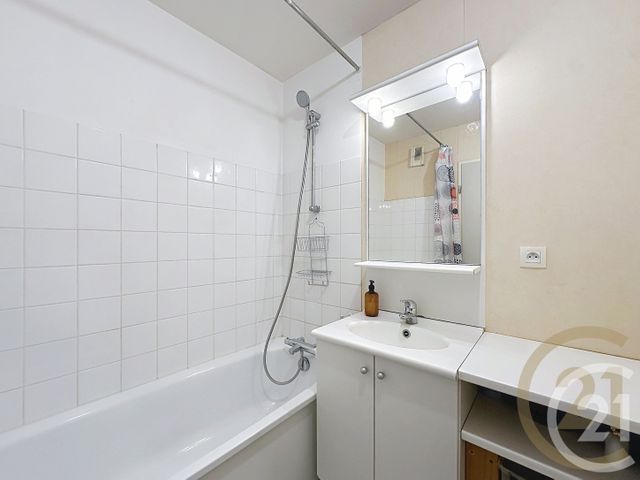 Appartement F3 à vendre - 3 pièces - 61.87 m2 - LE PETIT QUEVILLY - 76 - HAUTE-NORMANDIE - Century 21 Bruno Ferrand