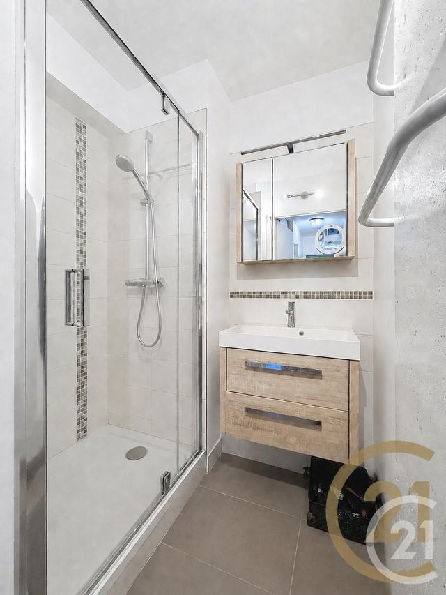 Appartement F3 à vendre - 3 pièces - 66.83 m2 - DEVILLE LES ROUEN - 76 - HAUTE-NORMANDIE - Century 21 Bruno Ferrand