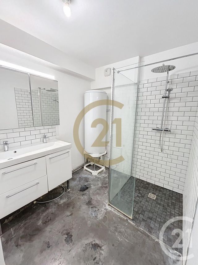 Appartement F3 à louer - 3 pièces - 68.14 m2 - MALAUNAY - 76 - HAUTE-NORMANDIE - Century 21 Bruno Ferrand