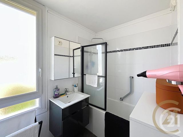 Appartement F3 à louer - 3 pièces - 70.8 m2 - DEVILLE LES ROUEN - 76 - HAUTE-NORMANDIE - Century 21 Bruno Ferrand
