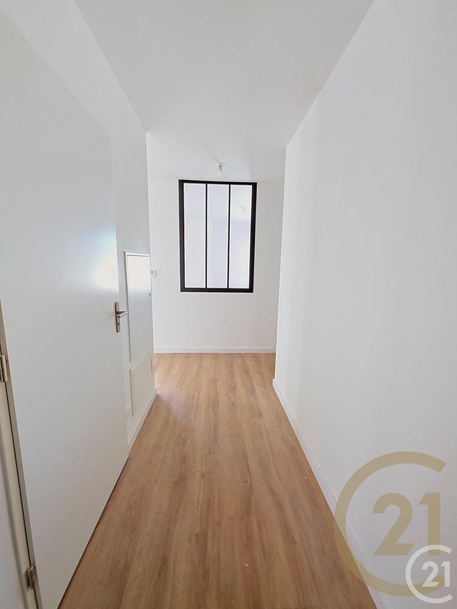 Appartement F4 à louer - 5 pièces - 115.6 m2 - NOTRE DAME DE BONDEVILLE - 76 - HAUTE-NORMANDIE - Century 21 Bruno Ferrand