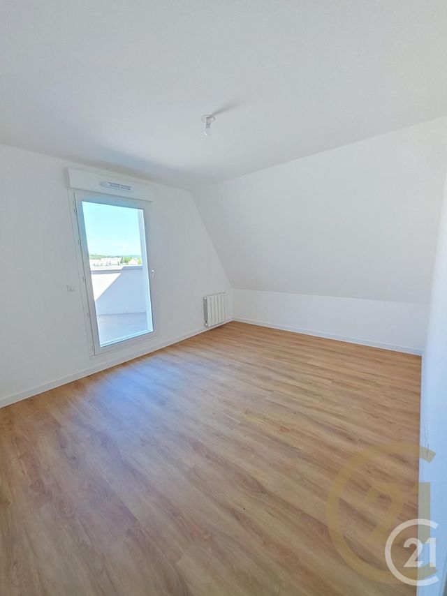 Appartement F4 à louer - 5 pièces - 115.6 m2 - NOTRE DAME DE BONDEVILLE - 76 - HAUTE-NORMANDIE - Century 21 Bruno Ferrand