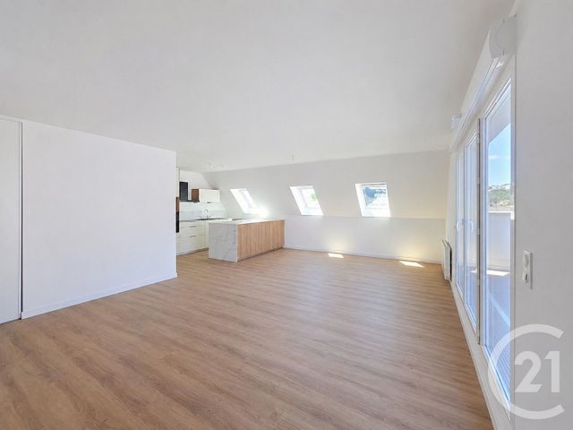 Appartement F4 à louer - 5 pièces - 115.6 m2 - NOTRE DAME DE BONDEVILLE - 76 - HAUTE-NORMANDIE - Century 21 Bruno Ferrand