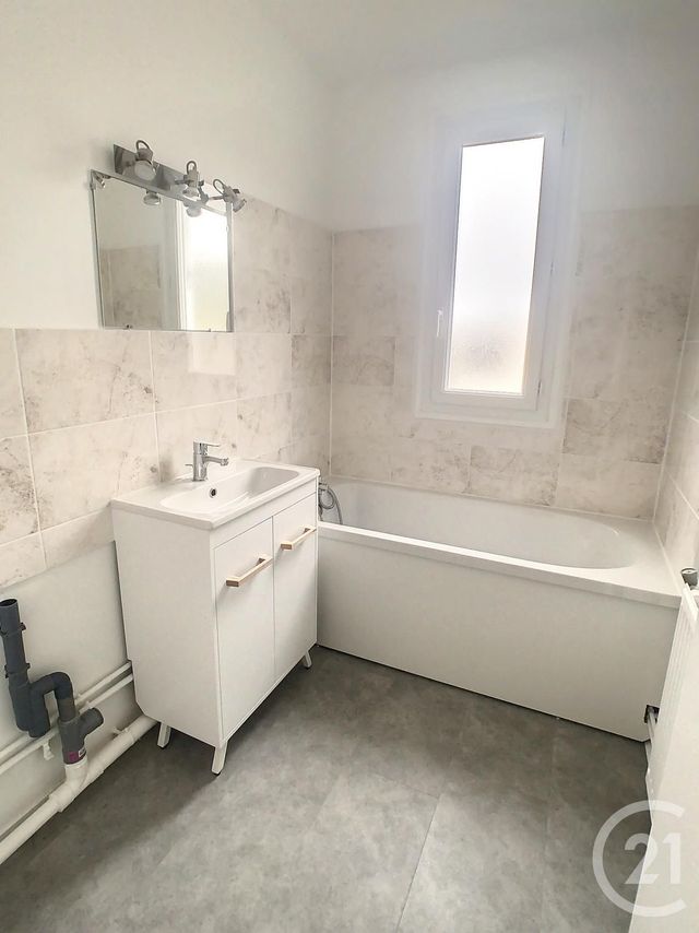 Appartement F3 à louer - 3 pièces - 64.65 m2 - DEVILLE LES ROUEN - 76 - HAUTE-NORMANDIE - Century 21 Bruno Ferrand