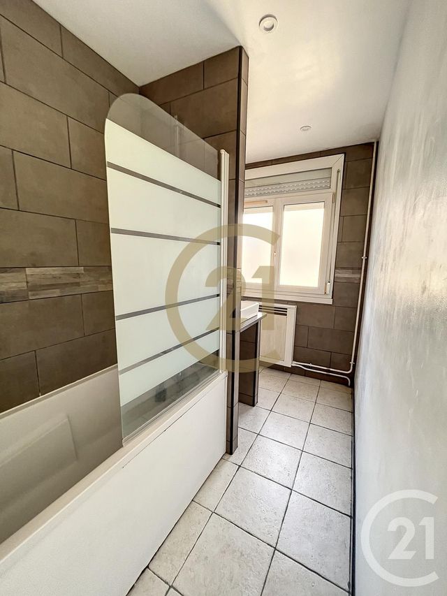 Appartement F3 à louer - 3 pièces - 55.04 m2 - DEVILLE LES ROUEN - 76 - HAUTE-NORMANDIE - Century 21 Bruno Ferrand
