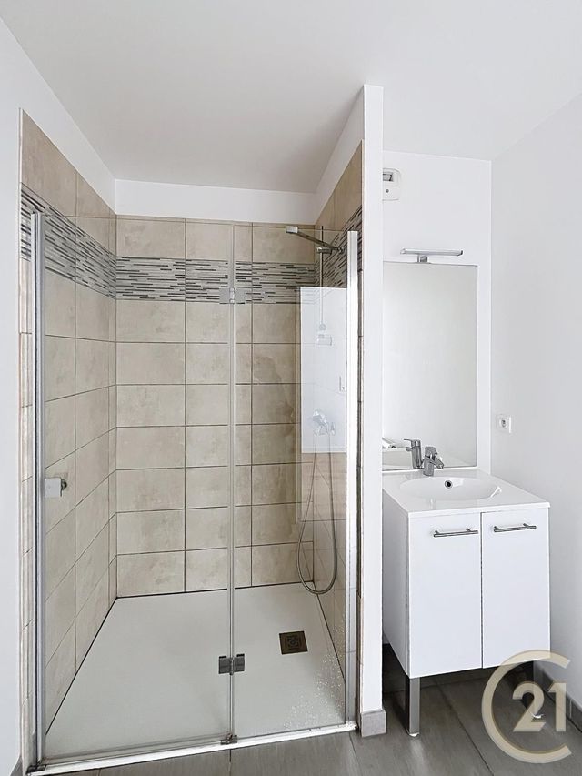 Appartement à louer - 2 pièces - 33.77 m2 - ELBEUF - 76 - HAUTE-NORMANDIE - Century 21 Bruno Ferrand